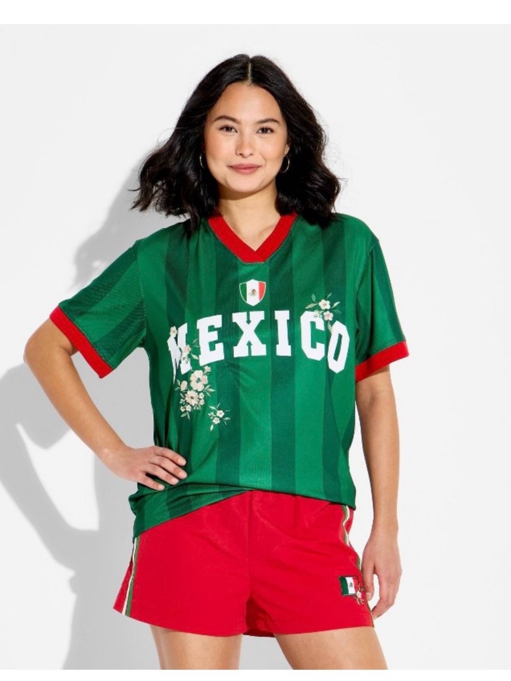 Target Zoe + Liv Green Mexico Floral V‑Neck Jersey with Red Trim Size S - Picture 2 of 3
